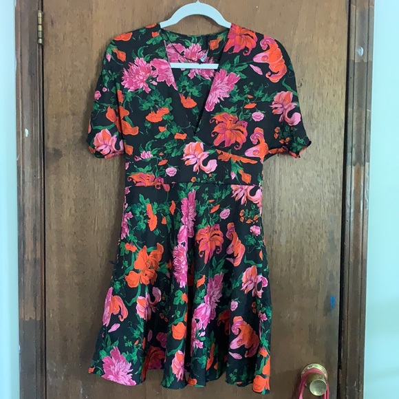 Women’s Small Zara red and pink floral dress - Picture 1 of 5